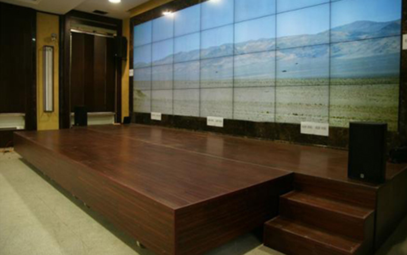 伸縮抬平舞臺(tái)