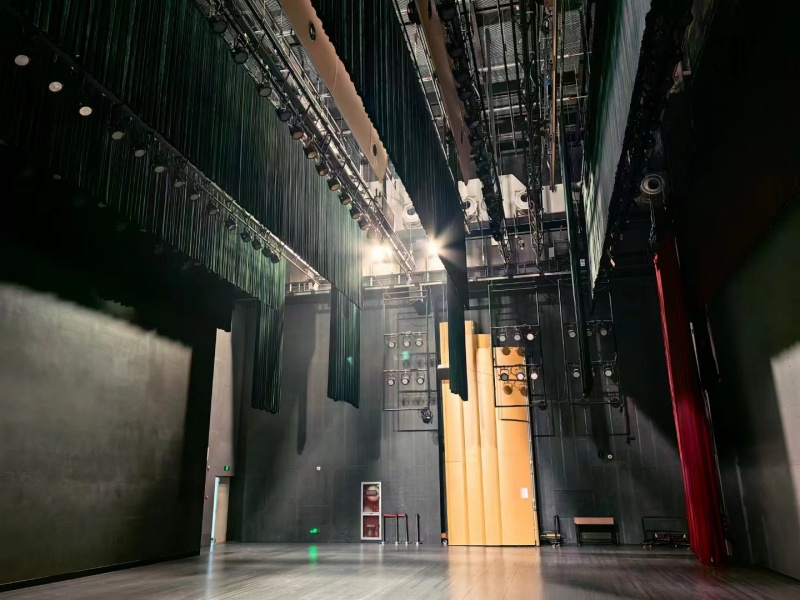 專注高品質(zhì)設備供應，用硬核產(chǎn)品征服海外市場——我公司成功拿下蒙古國扎門烏德某劇場舞臺設備?